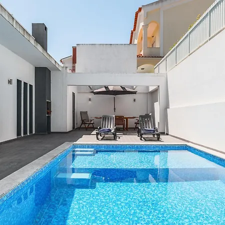 Valadares Pool