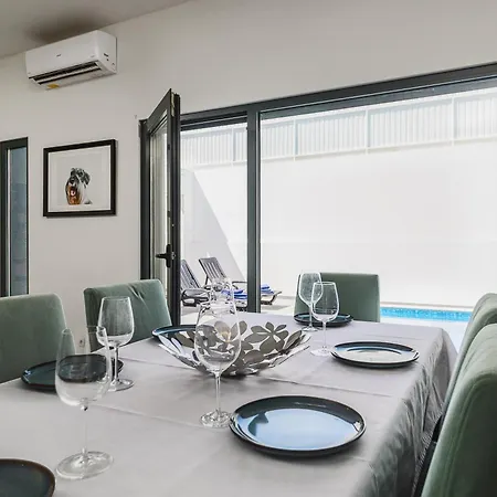 Valadares Pool * كورويوس