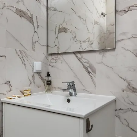 Valadares Pool فيلة