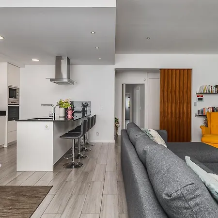 Valadares Pool كورويوس