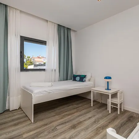 Valadares Pool فيلة كورويوس