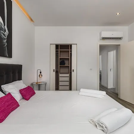 فيلة Valadares Pool *