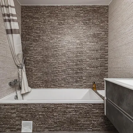 Valadares Pool فيلة *