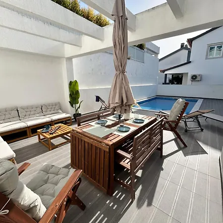 Valadares Pool