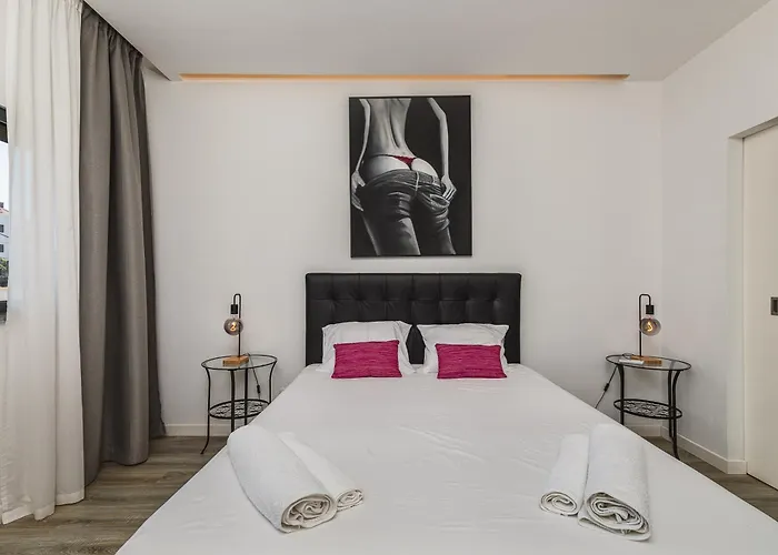 Valadares Pool Villa Corroios