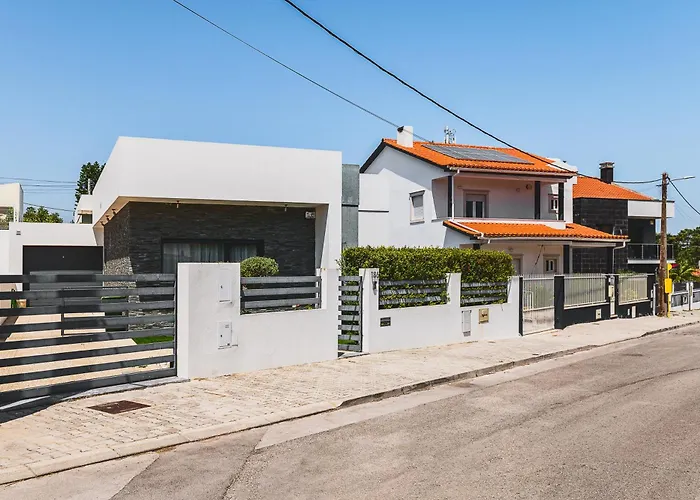 Valadares Pool Villa Corroios