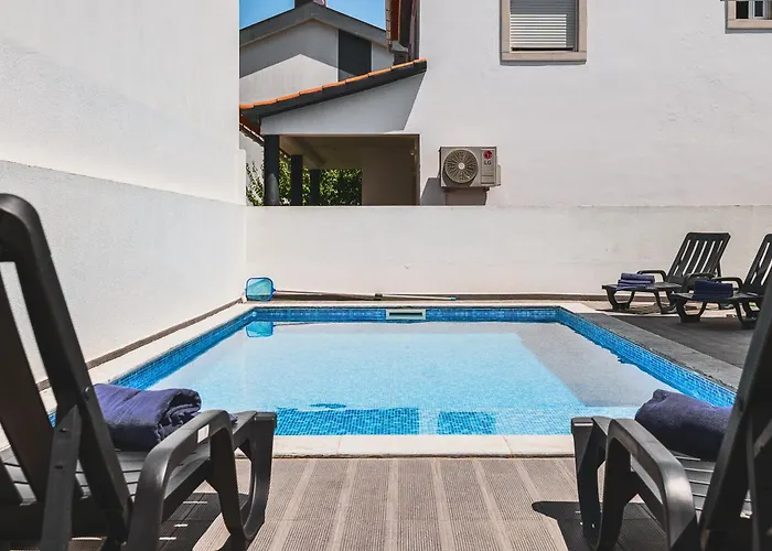 Villa Valadares Pool Corroios