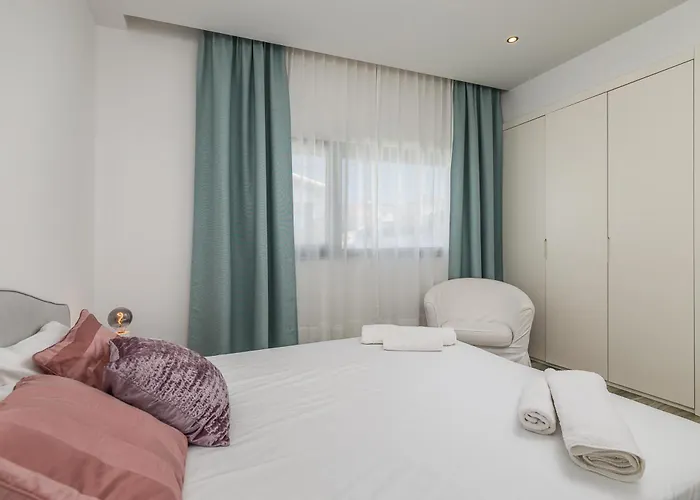 Valadares Pool Villa