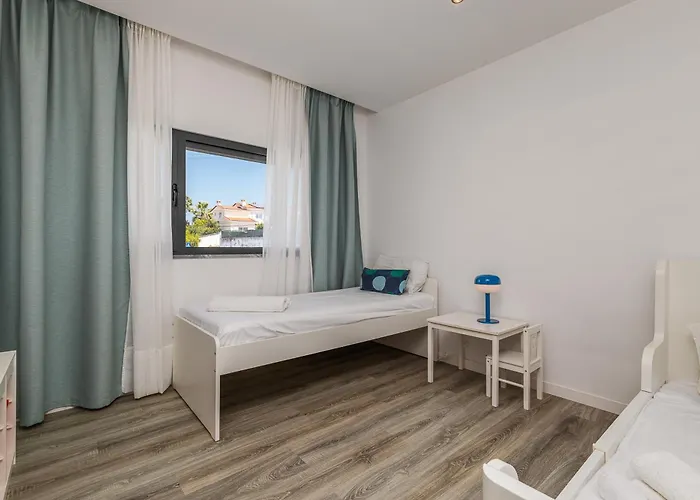 Valadares Pool Villa Corroios