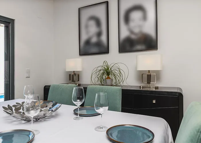 Valadares Pool Villa Corroios