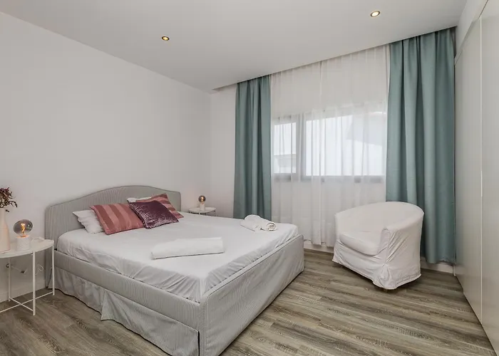 Valadares Pool Villa Corroios