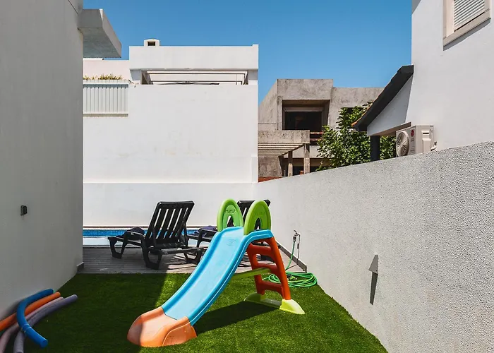 Valadares Pool Villa Corroios